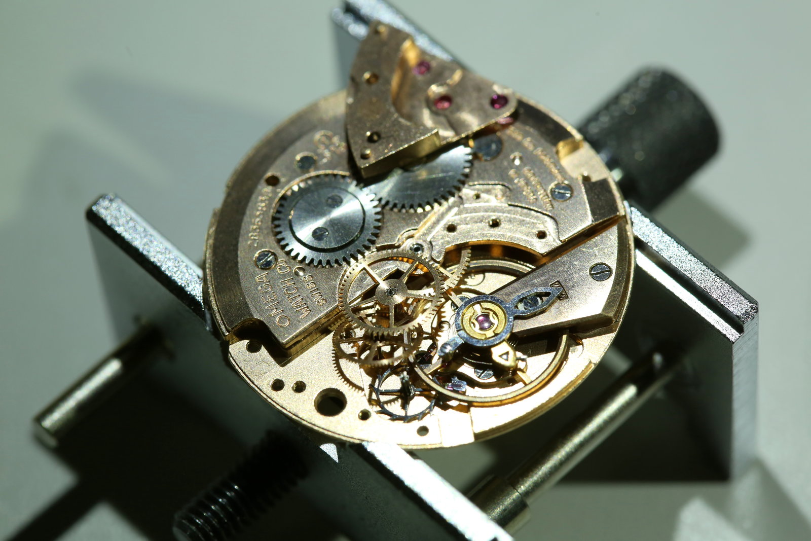 Omega discount 613 movement